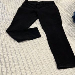 Black jogging jeans. Lots of stretch. Skinny jeans.